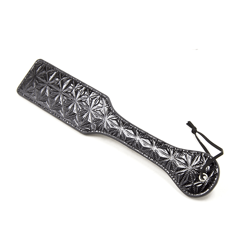 Pyramid Stud Crocodile Pattern Paddle style G close-up product detail