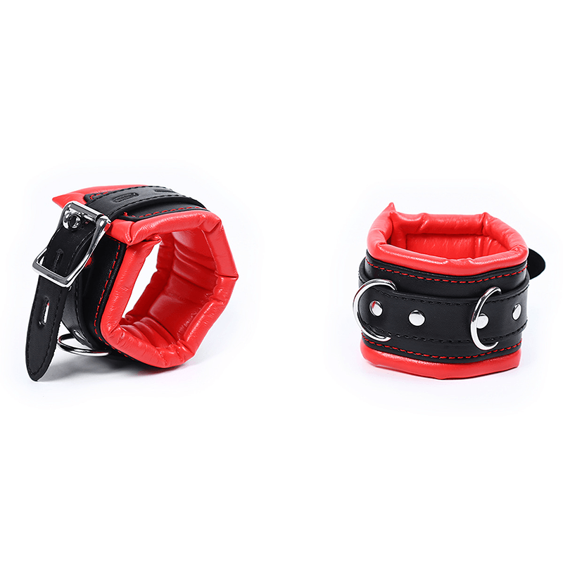 Spreader bar cuff set with restraint hardware detail